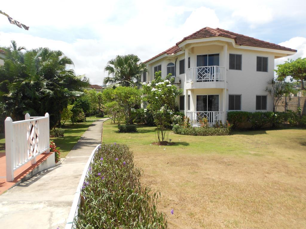 Pipers Cove Resort 3*