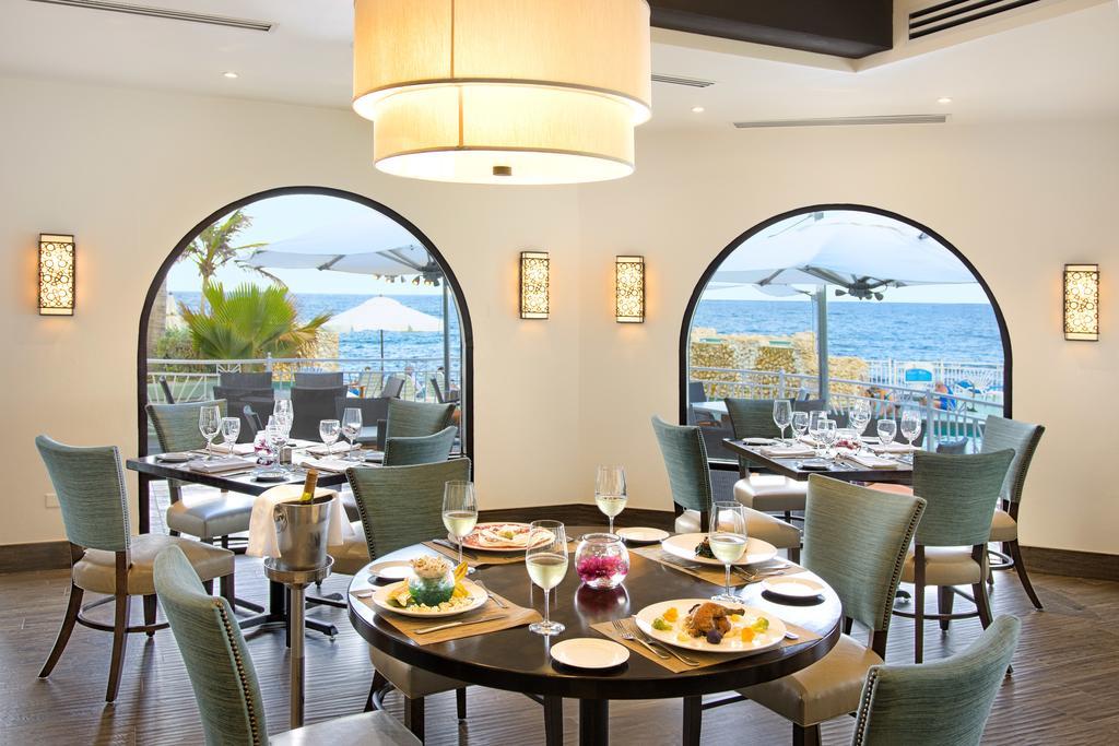 Oyster Bay Beach 4*