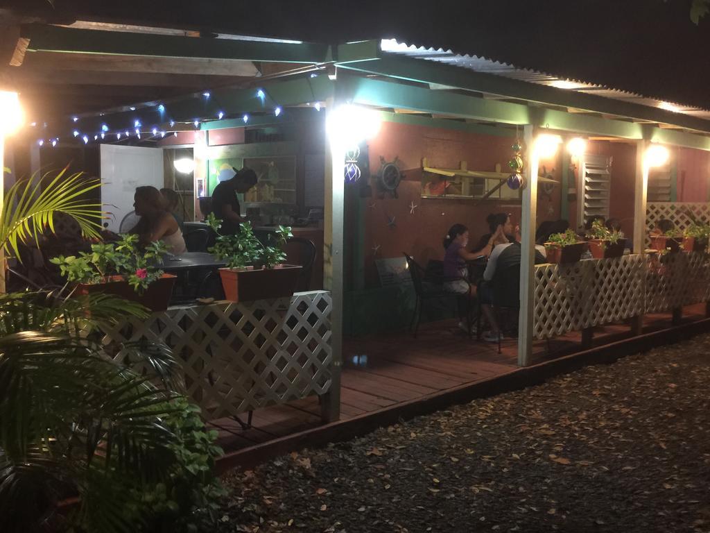Naniqui Cottage - Only Adults -Parking Golf Car Only Guest house