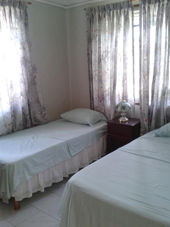 The Pebble House 3*