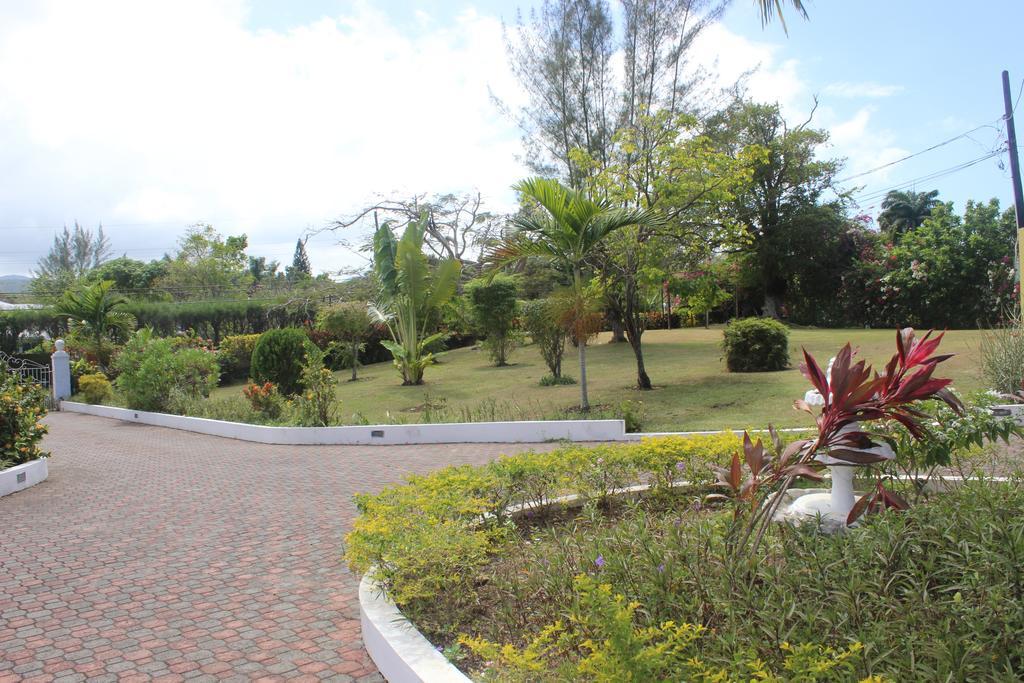 Loyola Guest house 3*