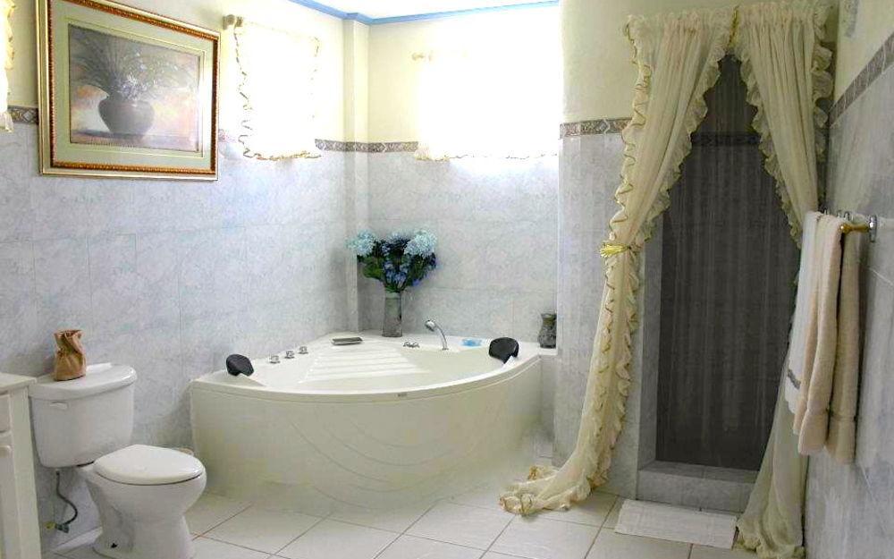 Beachcombers Hotel