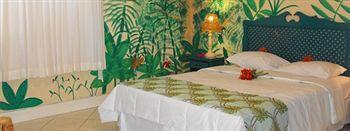 Bar-b-barn Beach Hotel