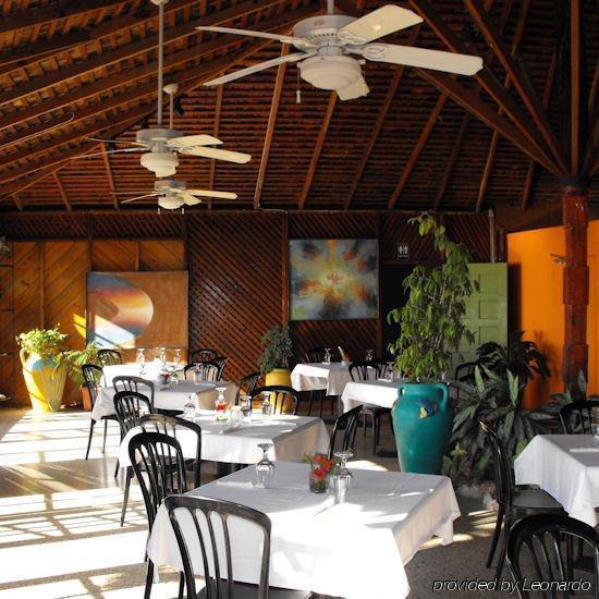 Bar-b-barn Beach Hotel