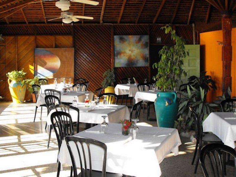 Hotel Bar-b-barn Beach