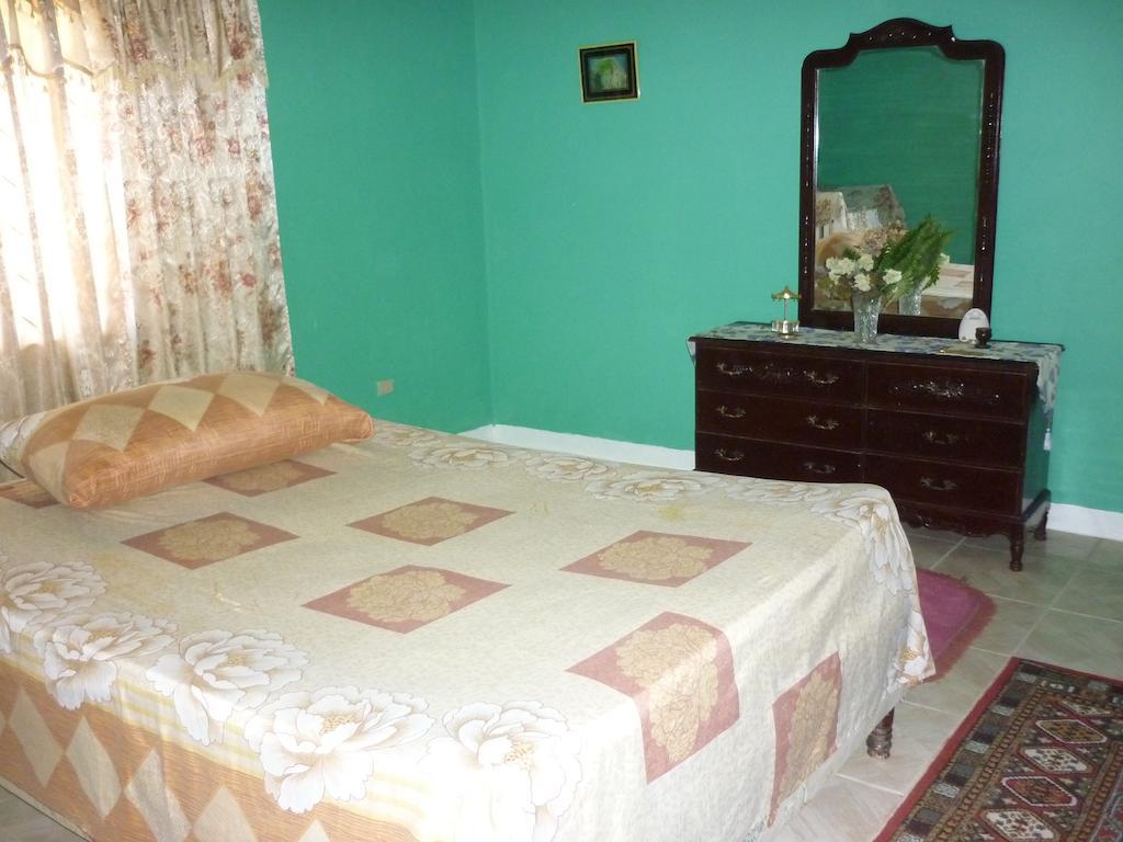 East Bay Guest house 2*