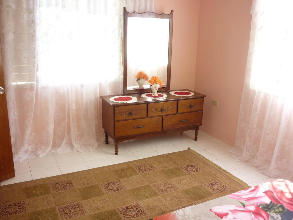 Guest house East Bay 2*