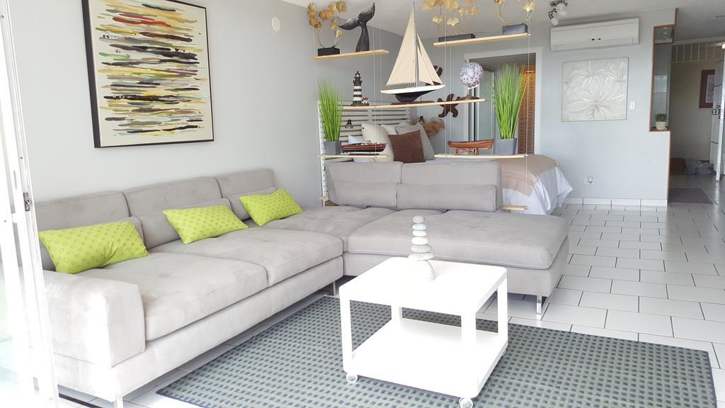 Cozy Apartment, Ocean Front *