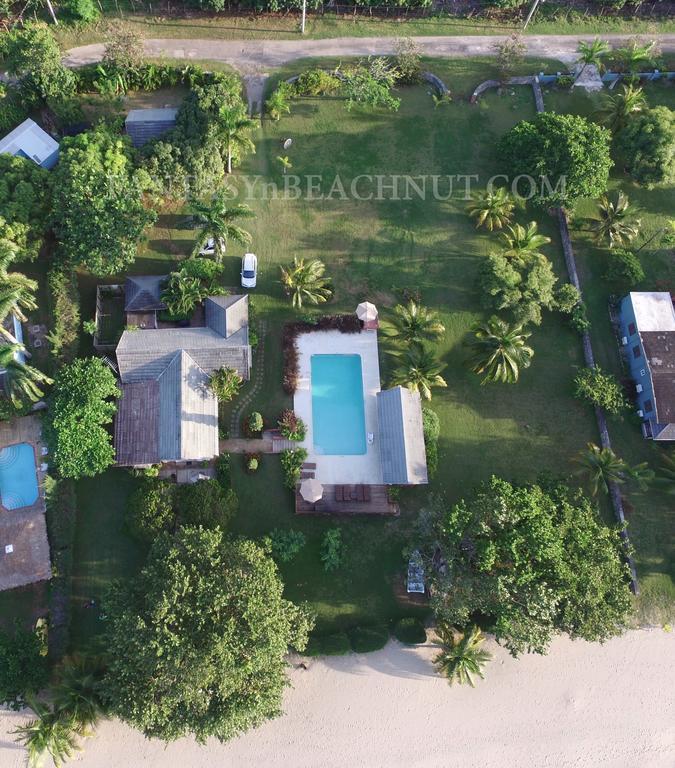 Villa Fantasy & Beachnut Villas Rio Bueno