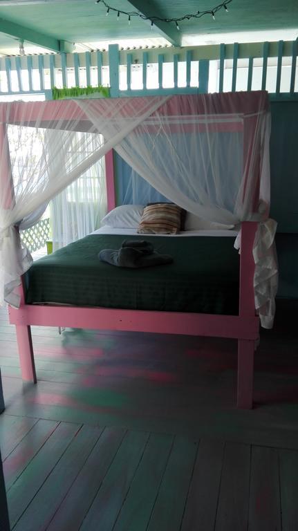 Blue Mango Cottages *