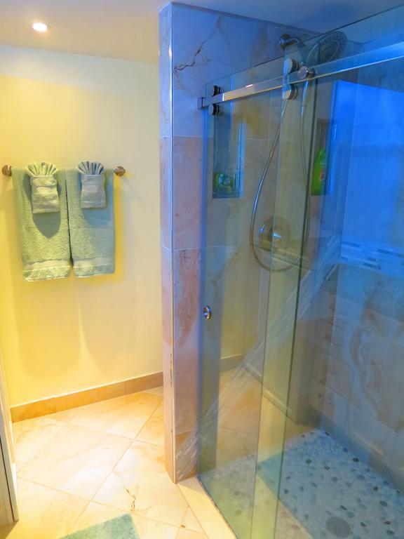 Luxury Beachfront Duplex On Sapphire Iv * Frydendal