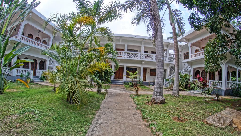 Pure Oasis Hotel 3*