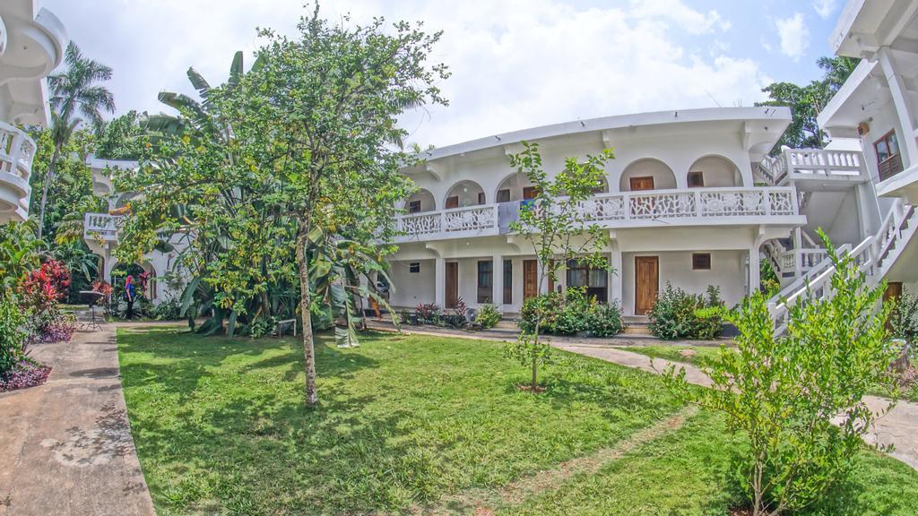 Pure Oasis Hotel 3*