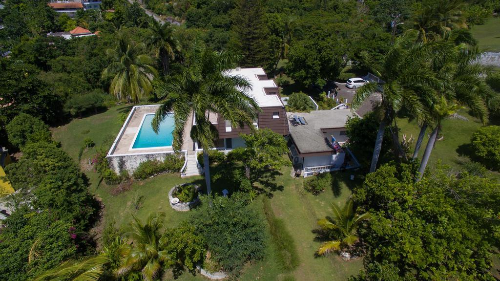 Villa Burlingames *