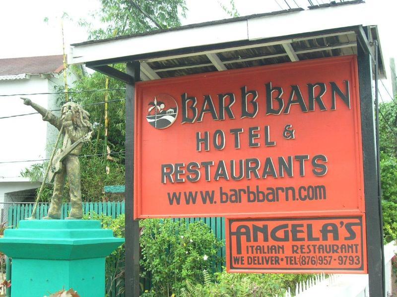 Bar-b-barn Beach Hotel Negril