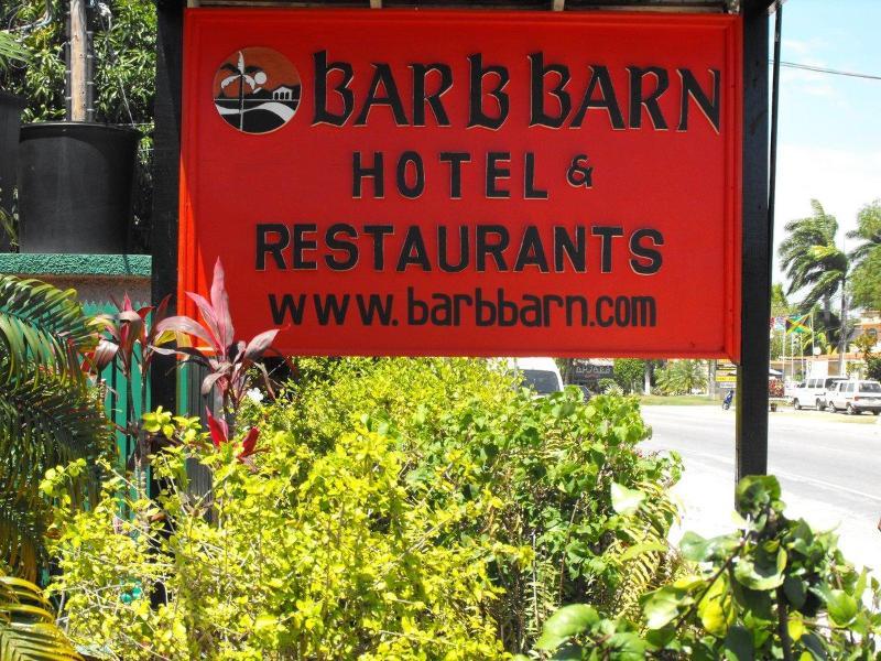 Bar-b-barn Beach Hotel Negril