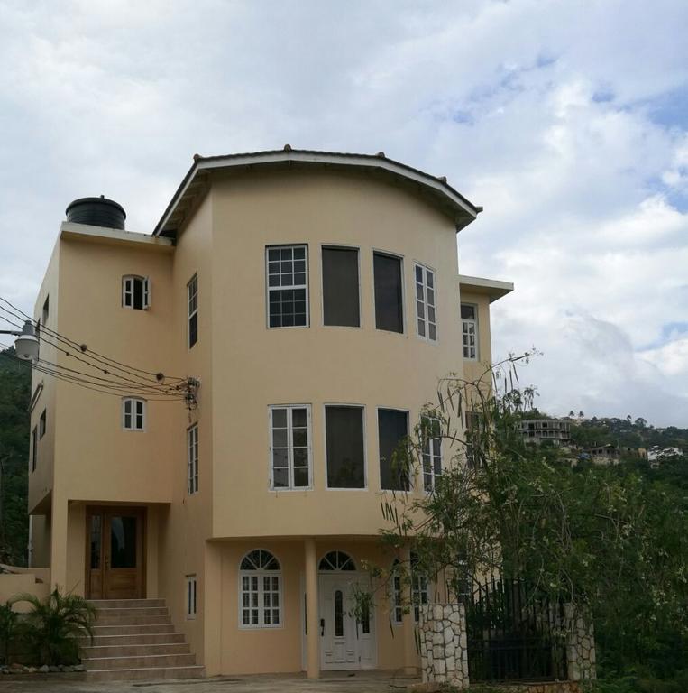 Chancery Hall 3 Bedroom Villa Pousada *