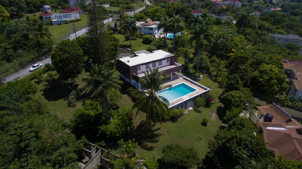Burlingames Montego Bay