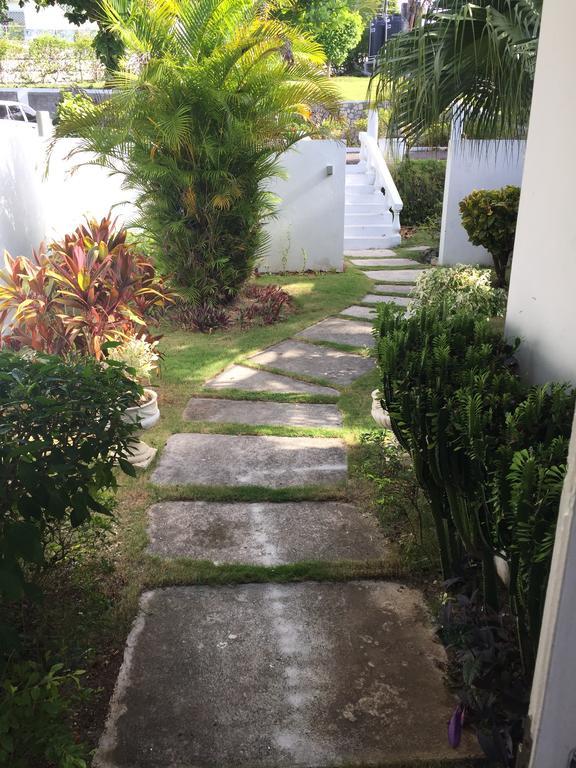 Burlingames Villa *