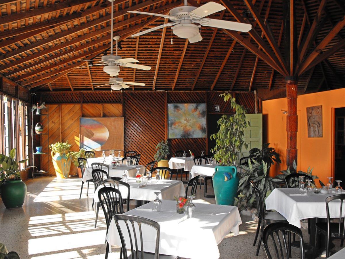 Bar-b-barn Beach Negril