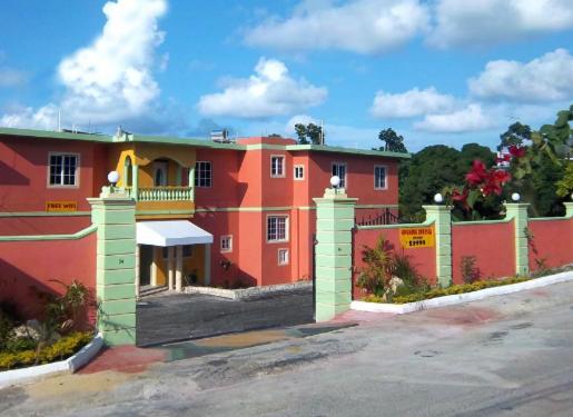 Tropical Court Hotel 3*