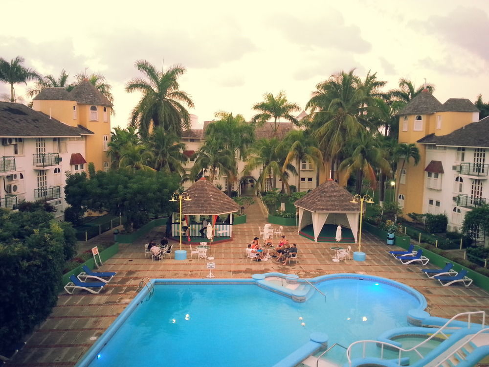 Private Two Bedroom A31 Sandcastle Apartment *