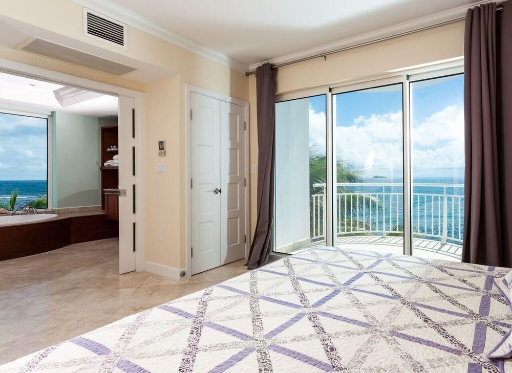 Resort Oyster Bay Beach