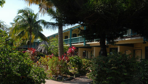 Island Beachcomber Hotel 2*