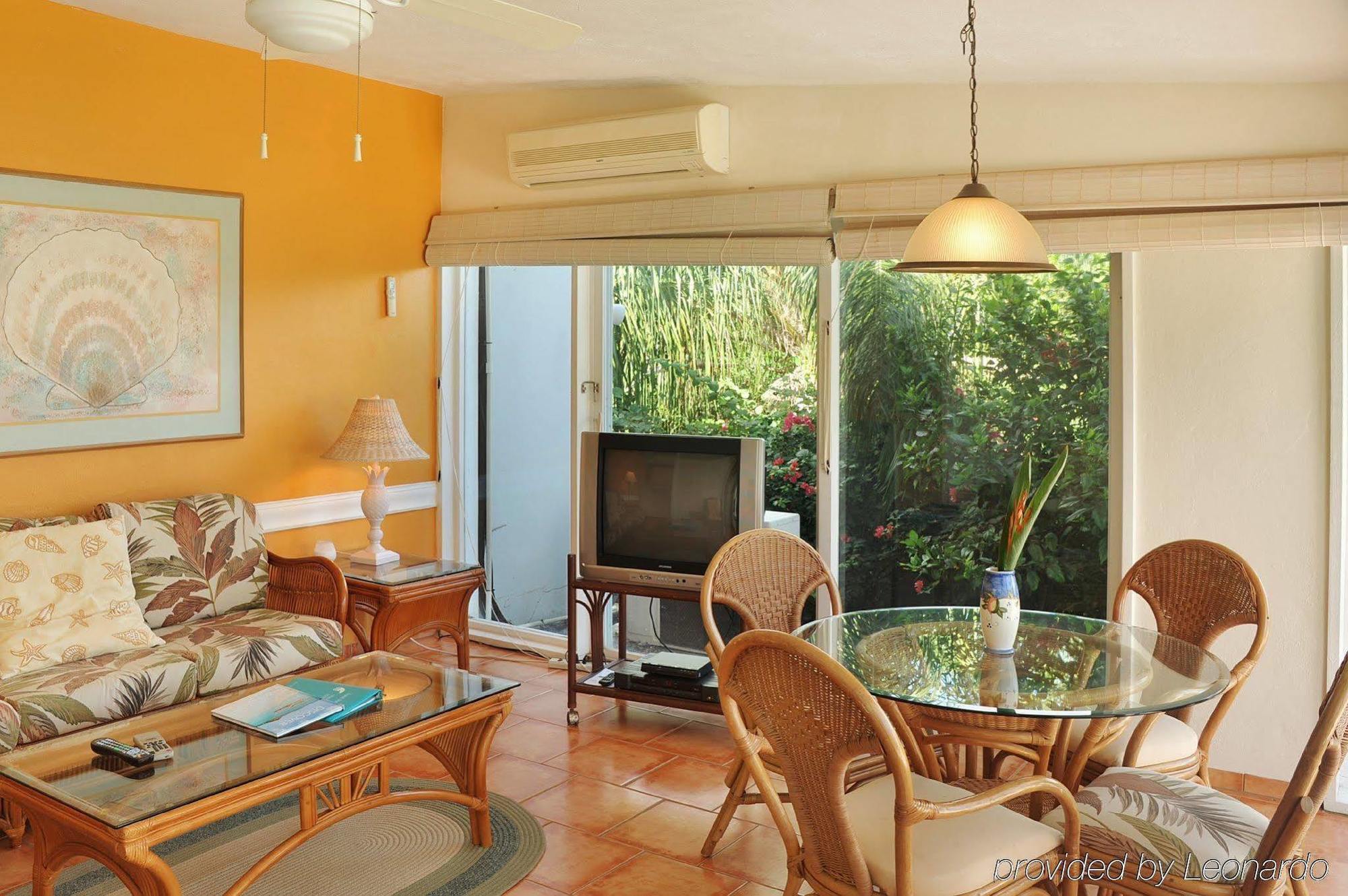 Pavilions And Pools Hotel