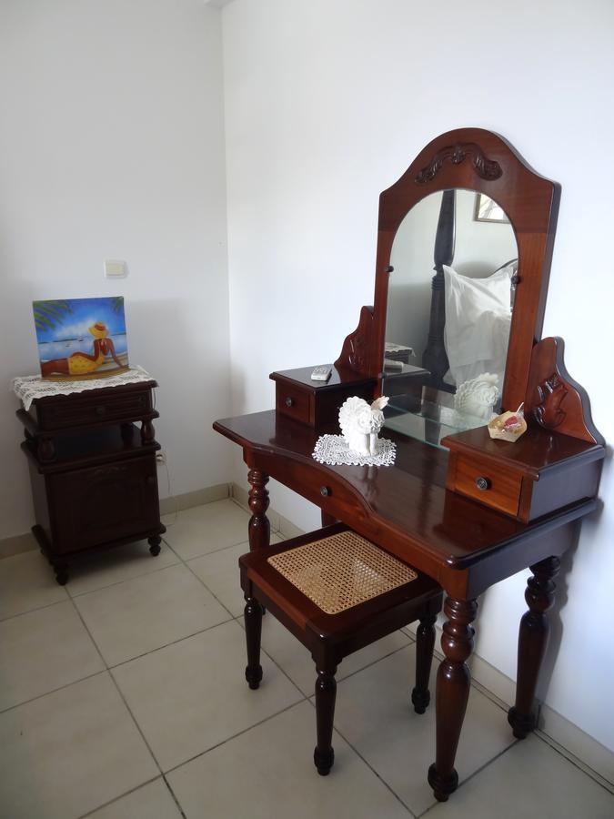 6 Suites Piscine Et Plage Pointe Faula *