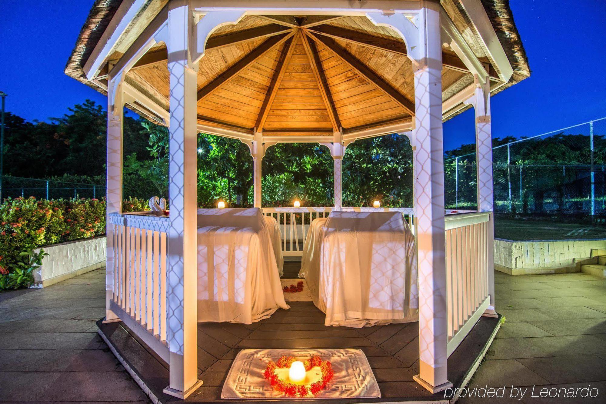 Jewel Dunn's River Beach & Spa, Ocho Rios,curio Collection By Hilton