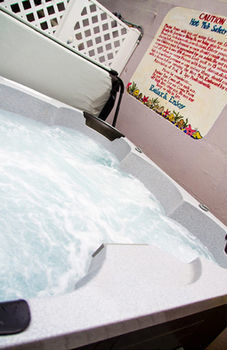 King Sling Room, Between Pool And Jacuzzi - Enjoy! (Adults Only)