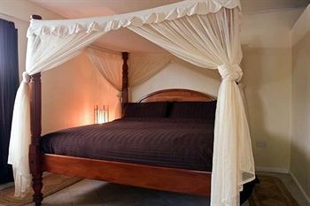 Still House 4* Soufriere