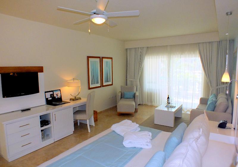 Ocean Blue And Sand Hotel 4*