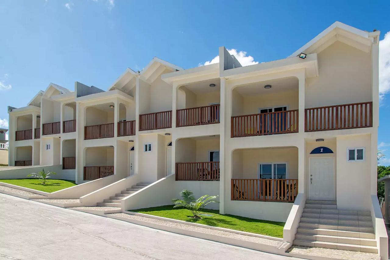 Casa de férias Luxury 2br Facing W/pool #4 Montego Bay
