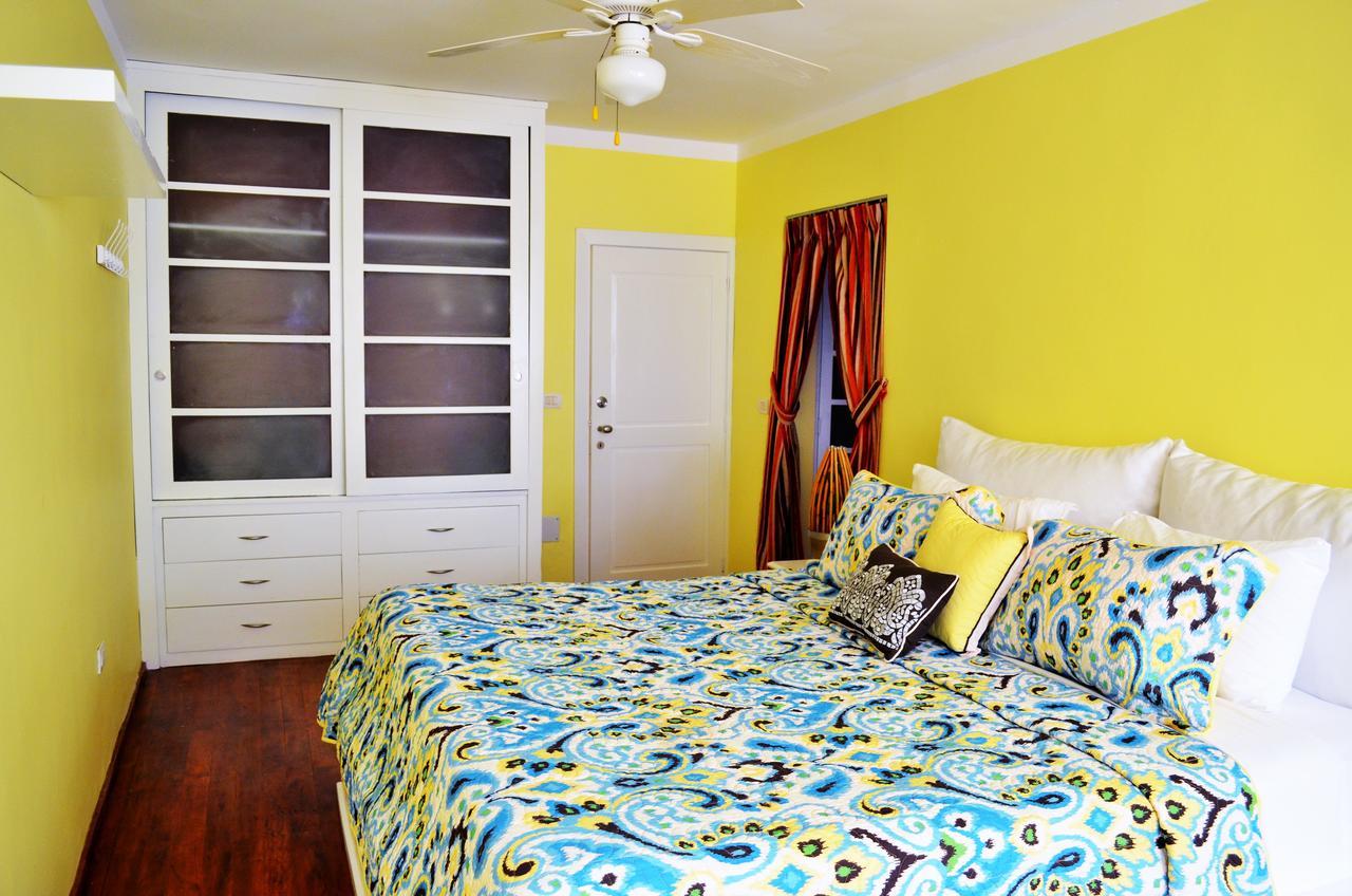 & Larimar Villa *