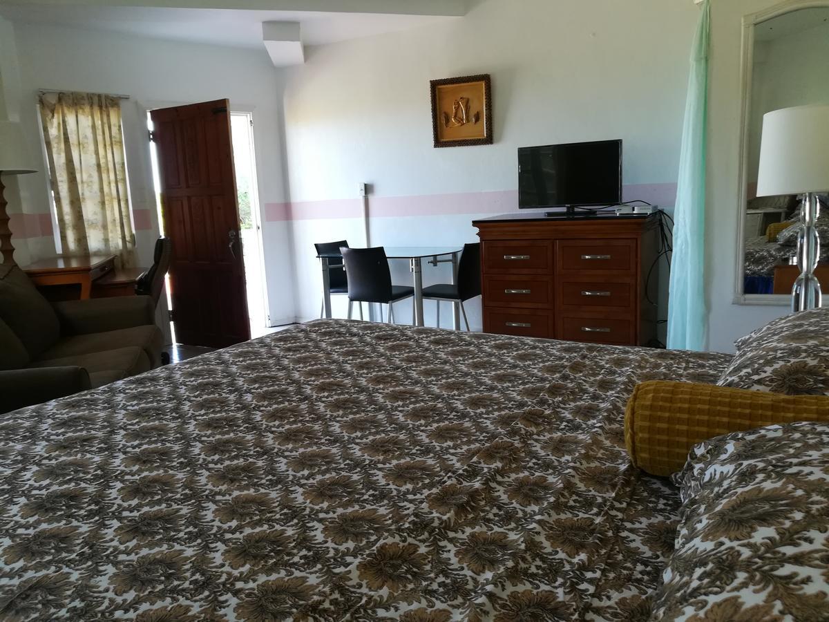 La Galleria Bed & Breakfast Five Islands Village