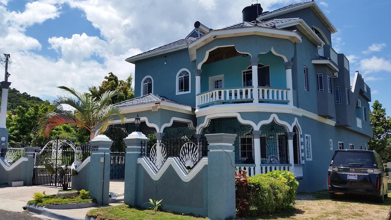 Bailey's Bed & Breakfast 2*