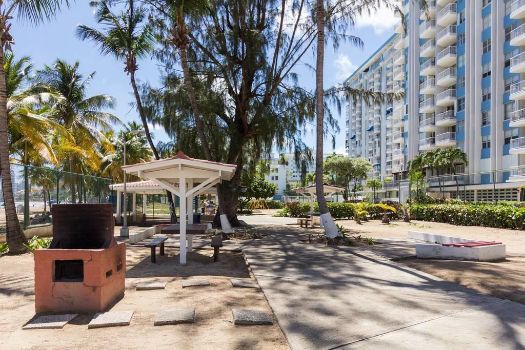 Front At Marbella Apartment *
