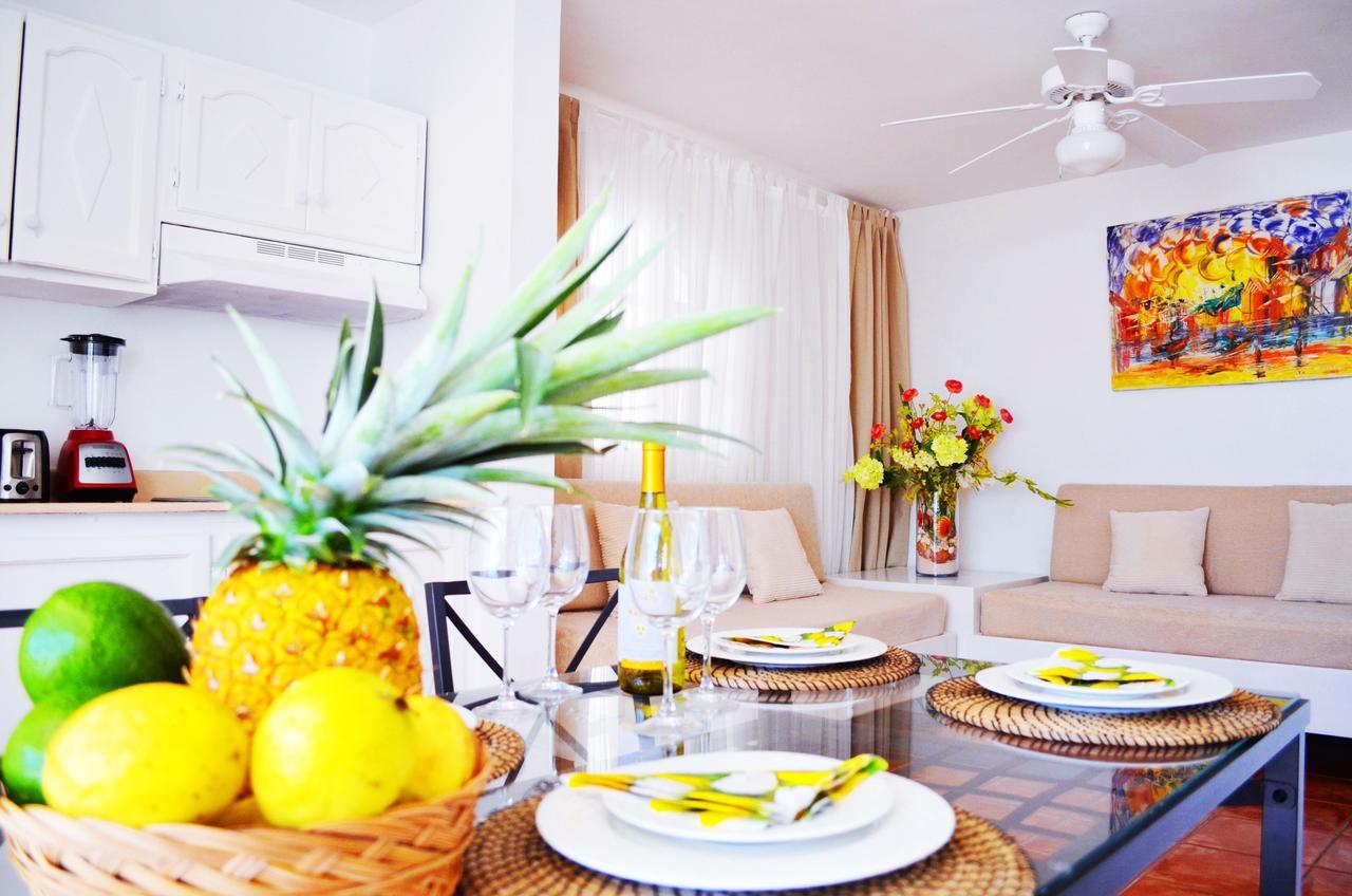 & Larimar Villa