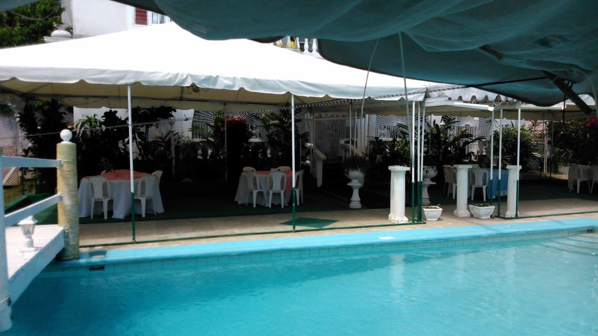 Hunters Rest *