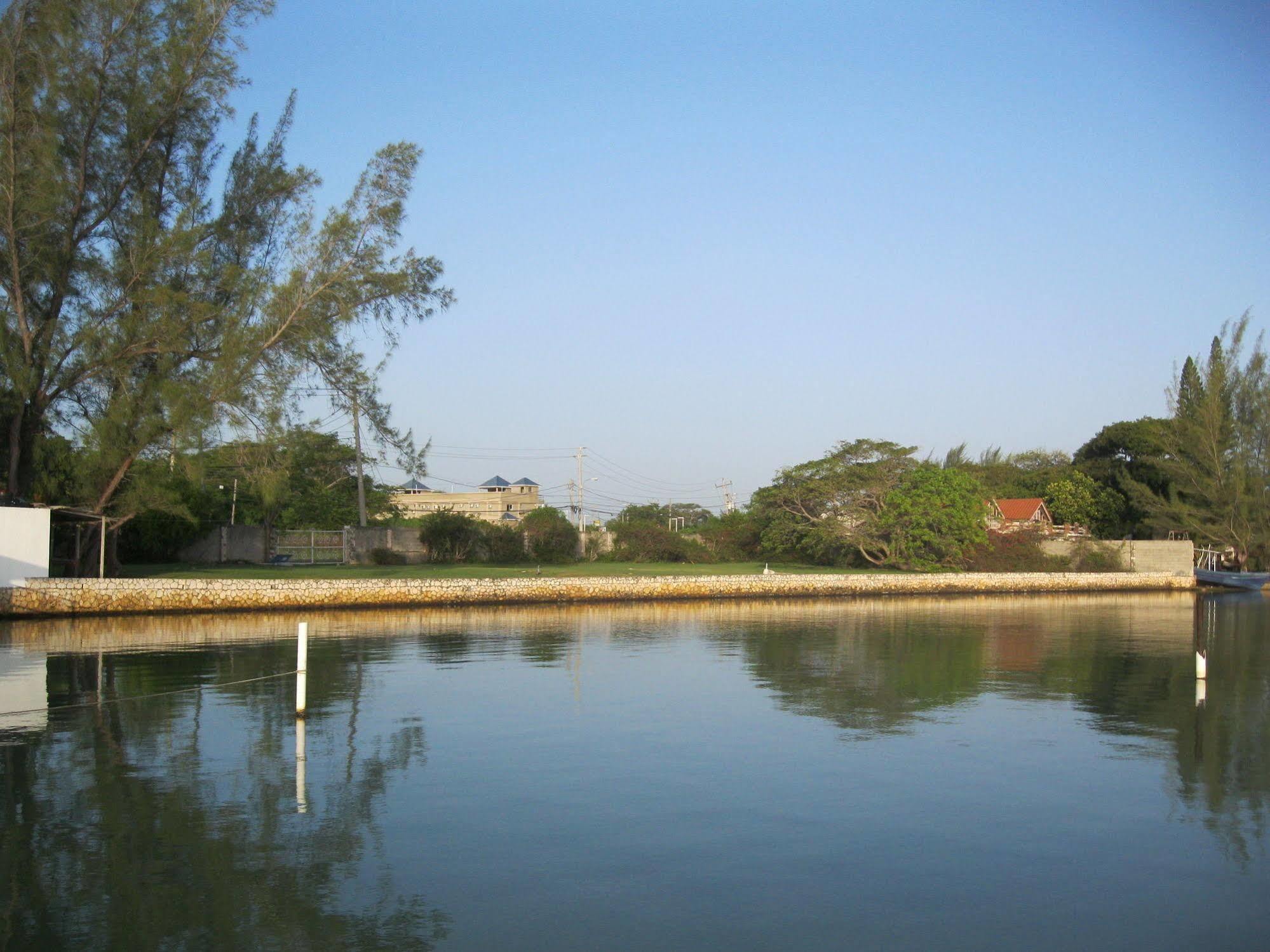 Fisherman's Hotel