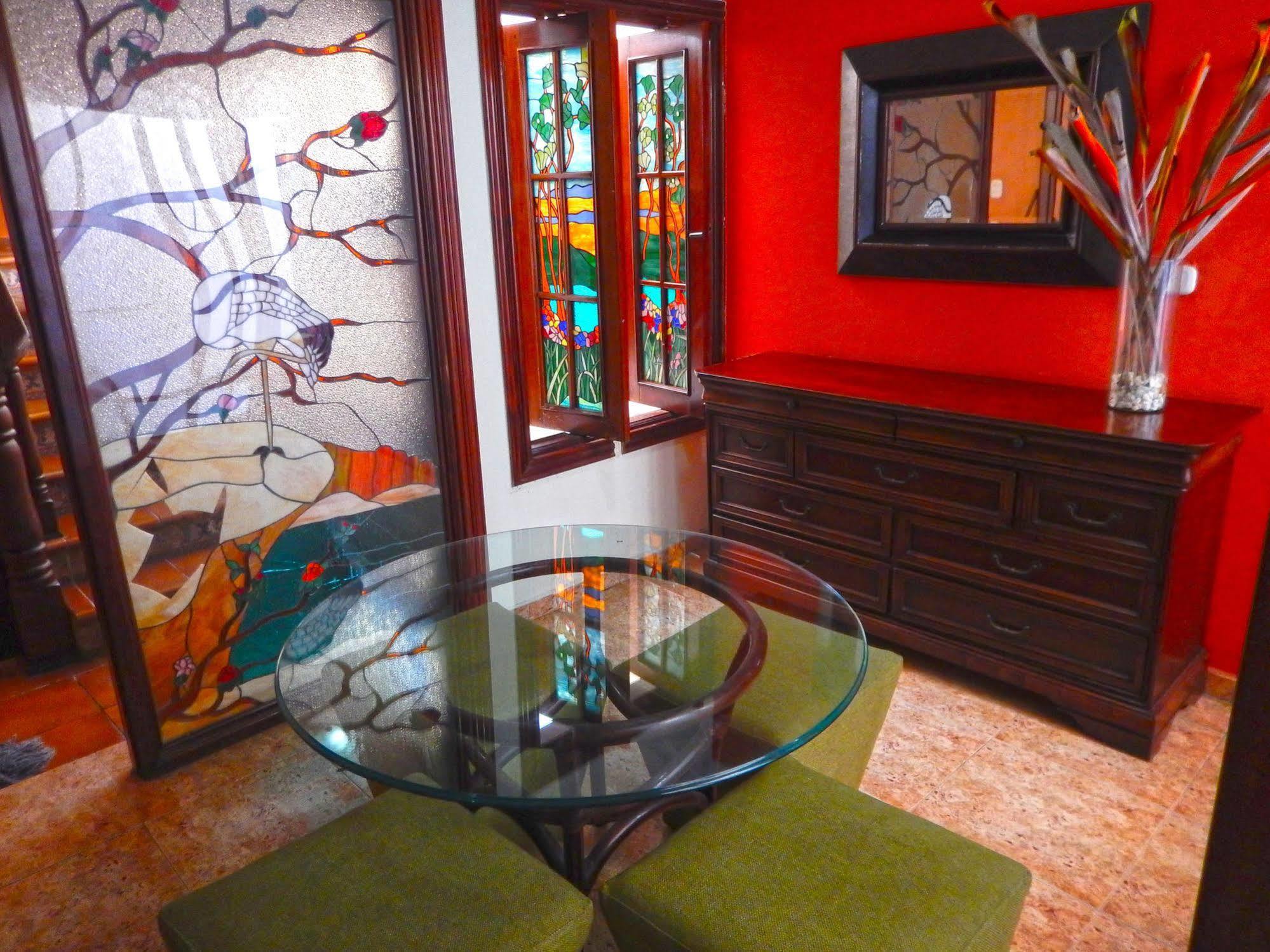 Colonial 3*