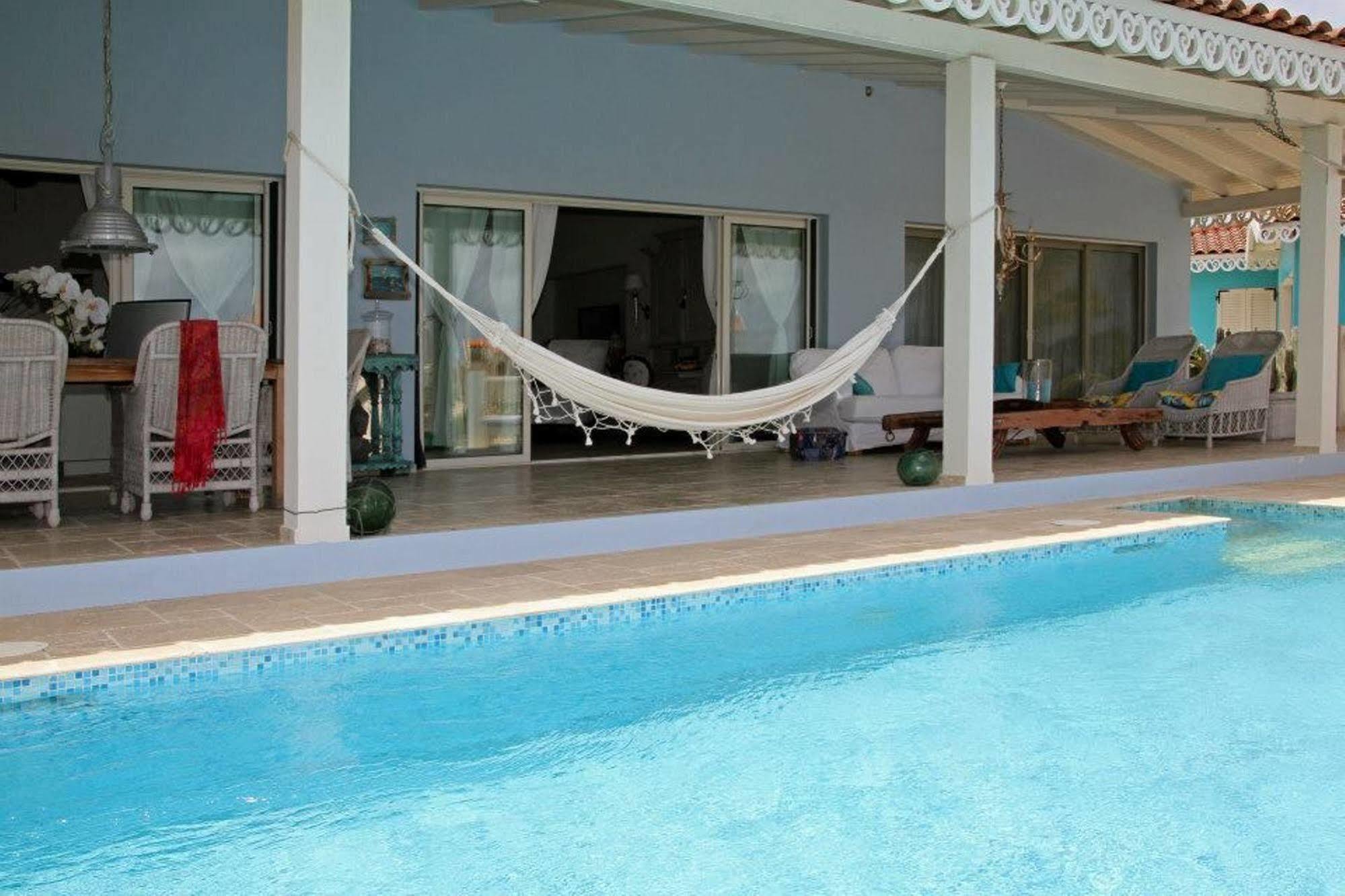 Ocean Breeze Boutique & Marina Kralendijk (Bonaire)