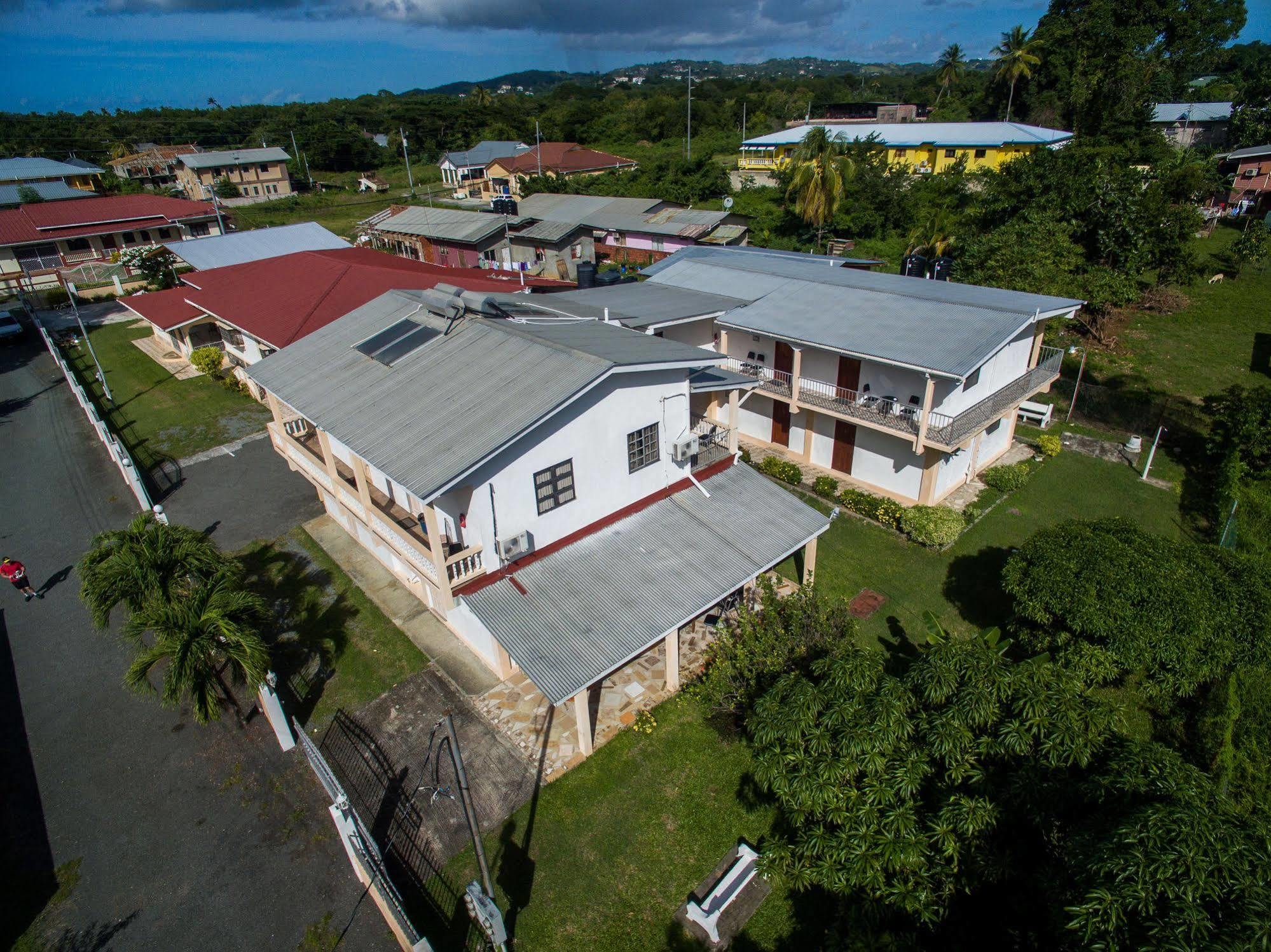 Hotel Lesville Tobago Canaan