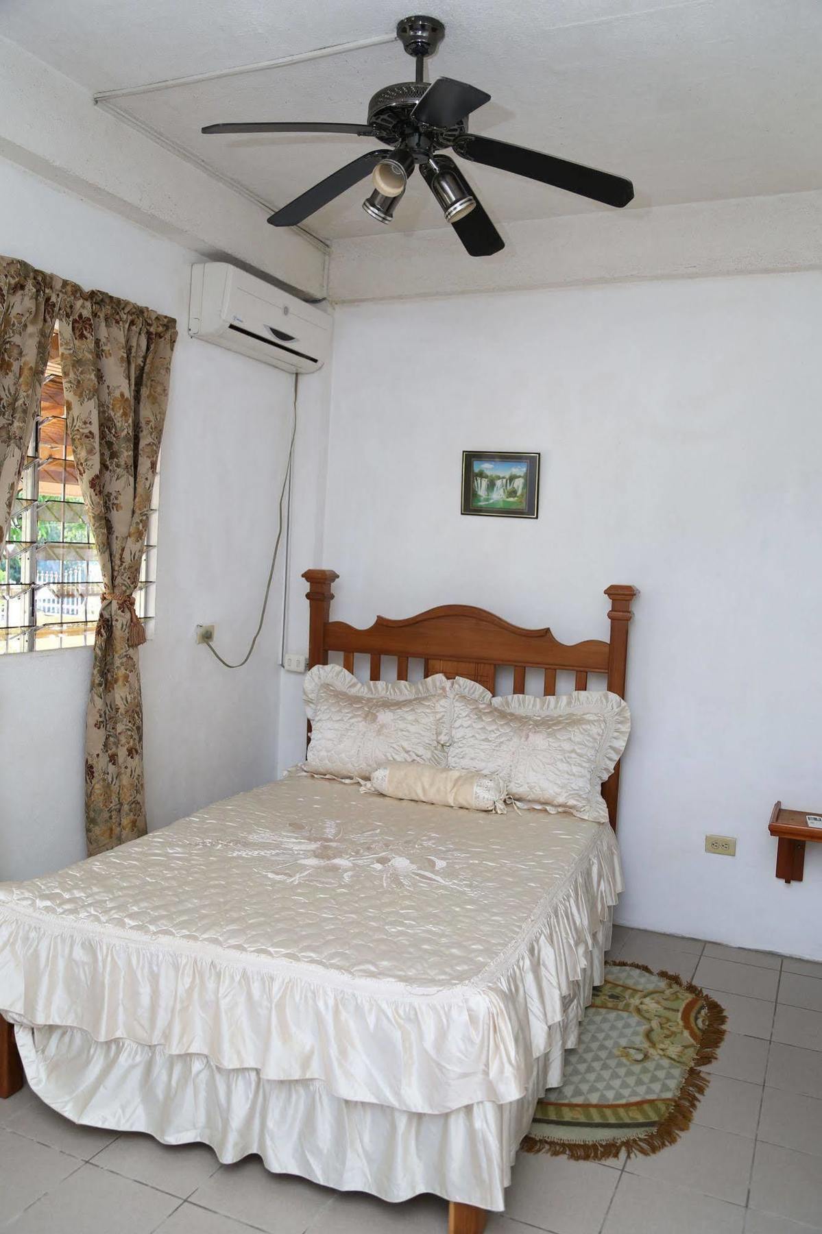 Hotel Lesville Tobago