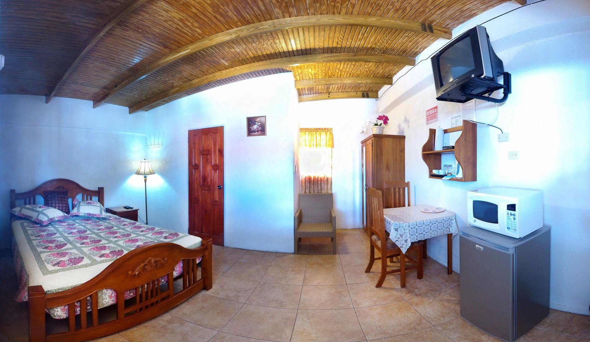 Hotel Lesville Tobago Canaan