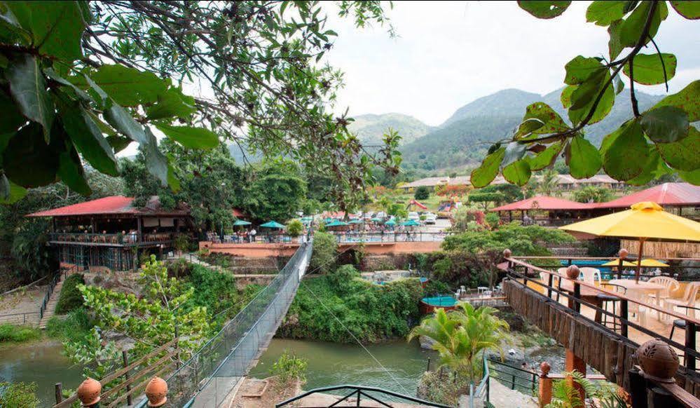 Hotel River Club &