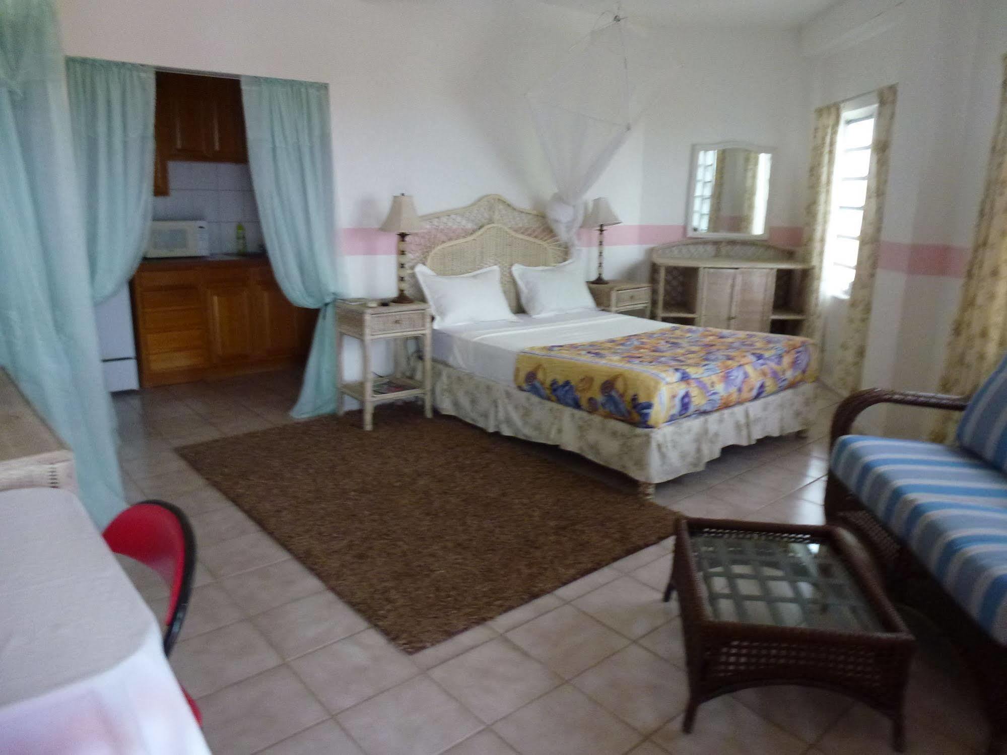 La Galleria Bed & Breakfast Five Islands Village