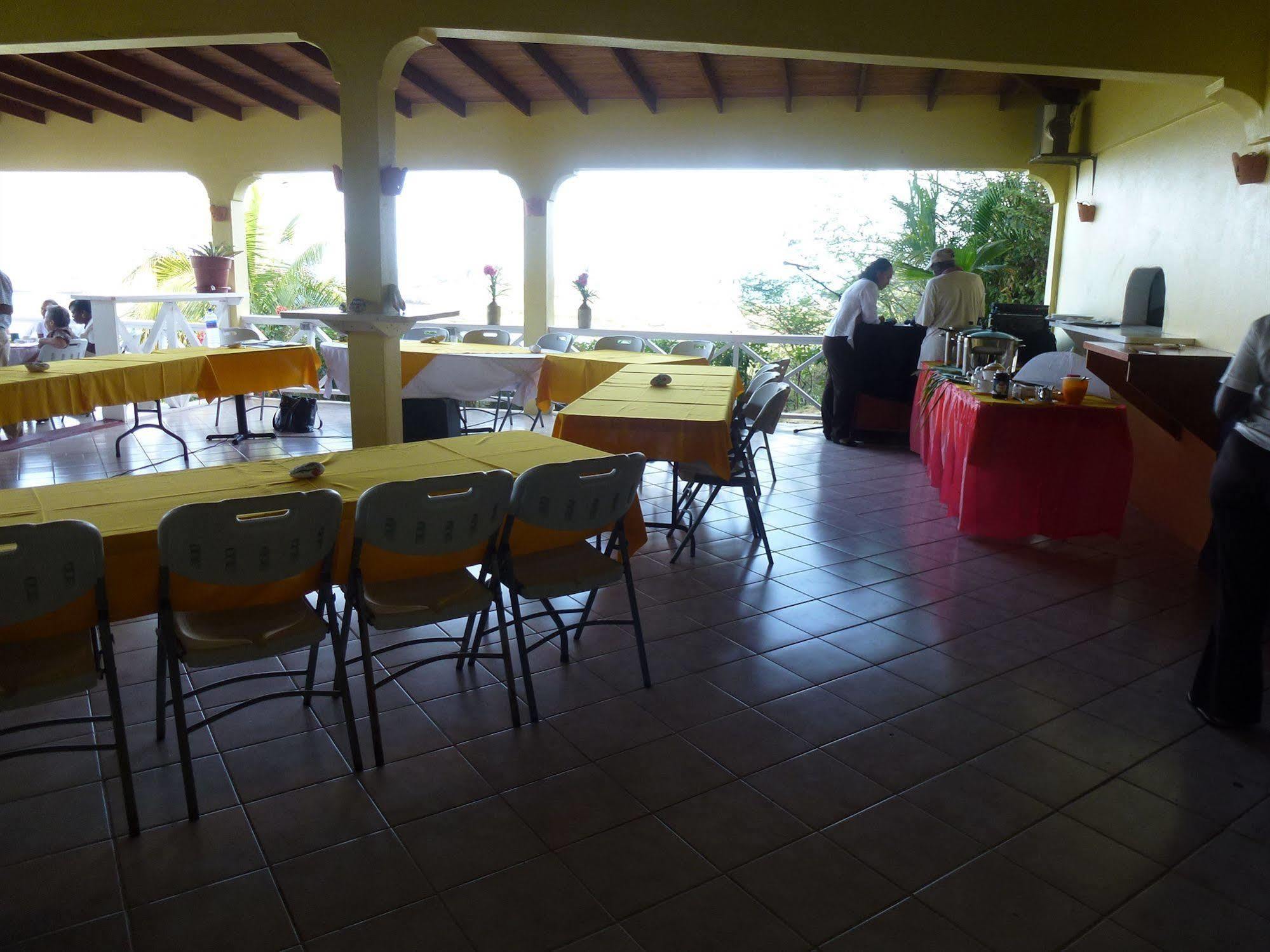 La Galleria Five Islands Village